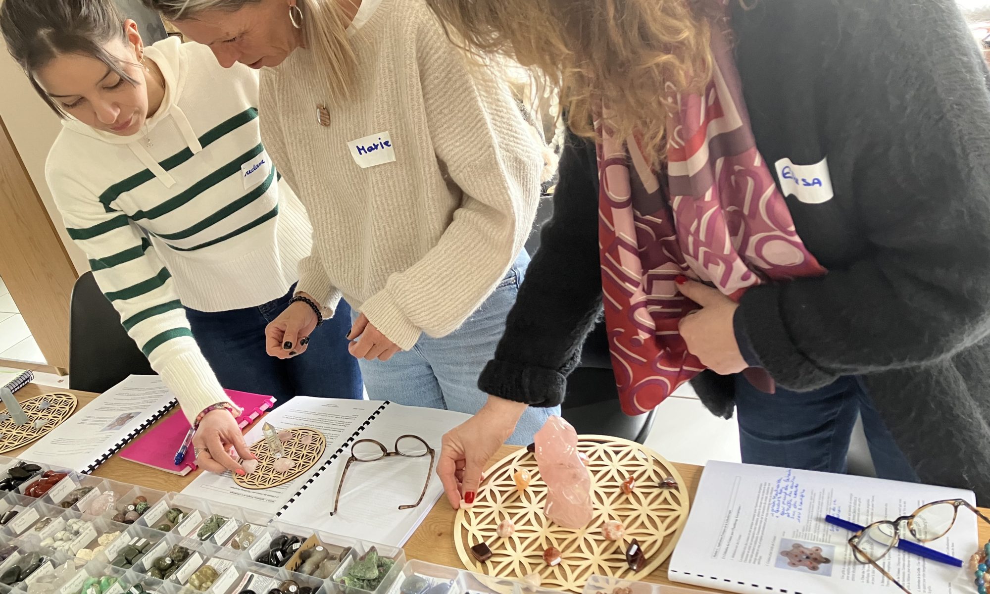 Sandrine Menu formatrice en énergétique avec ses élèves près de Bruxelles